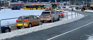 Jätteköer efter trafikolycka i Uppsala            