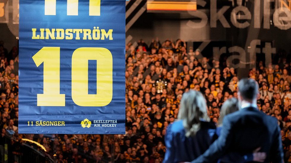 250118 Joakim Lindström hyllas inför ishockeymatchen i SHL mellan Skellefteå och Brynäs den 18 januari 2025 i Skellefteå. 
Foto: Ola Westerberg / BILDBYRÅN / COP 117 / OW0192
