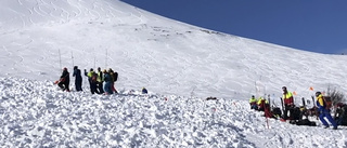 Två drogs med lavin i Åre – en till sjukhus