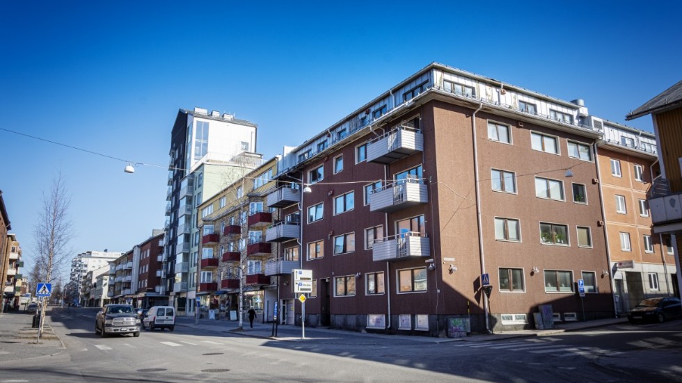 Polisen utreder branden på Kungsgatan som en misstänkt mordbrand. 