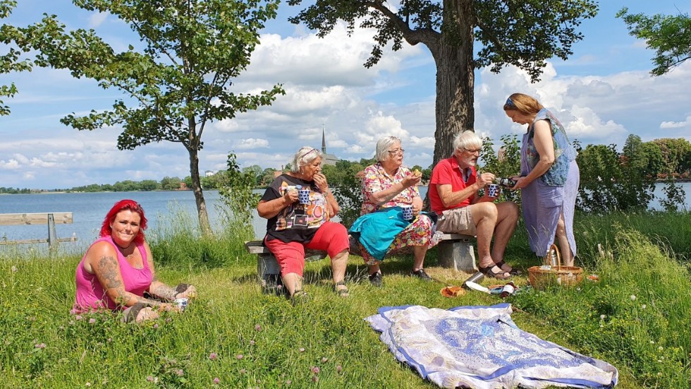 Ida Blom, Tulla Brattbakk Göthberg, Anna-Lisa Hagård, Anders Göthberg och Lena Björnberg är glada över att ängsmark på piren nu blivit verklighet.