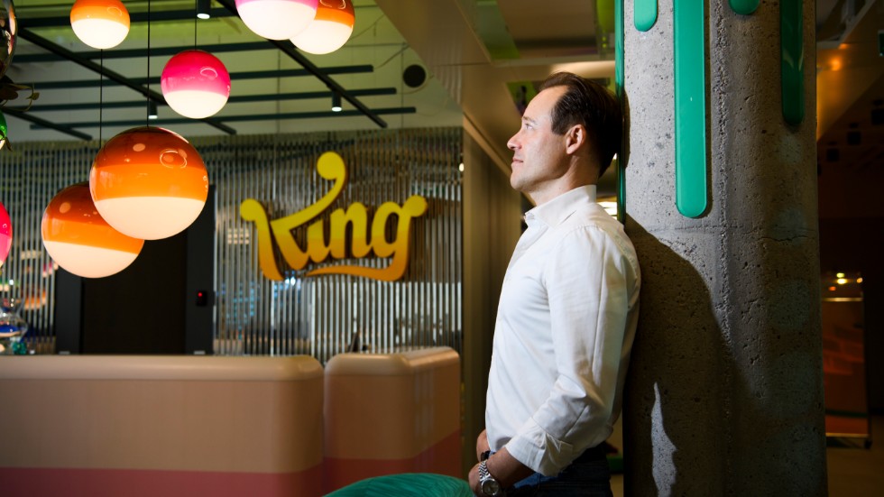 Spelföretaget King har vuxit enormt de senaste åren och flyttar i höst in i nya centrala lokaler i Stockholm. En av grundarna och företagets kreative chef, Sebastian Knutsson, säger att det har varit frustrerande att inte kunna sitta och jobba tillsammans under pandemin.