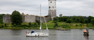 Res en minnessten vid Slätbakens strand