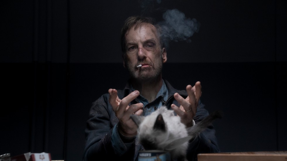 Hämnaren Hutch (Bob Odenkirk) får ta en del stryk och lyckas dessutom hamna i ett fullskaligt krig med ryska maffian i "Nobody".