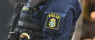 Polis avskedas efter mutförsök