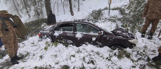 Tiotals döda i snökaos i Pakistan