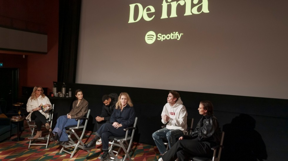 Skådespelarna Hedda Stiernstedt, Alexander Abdallah, Julia Marko Nord, Felix Sandman och Sofia Karemyr medverkar i Spotifys "De fria".