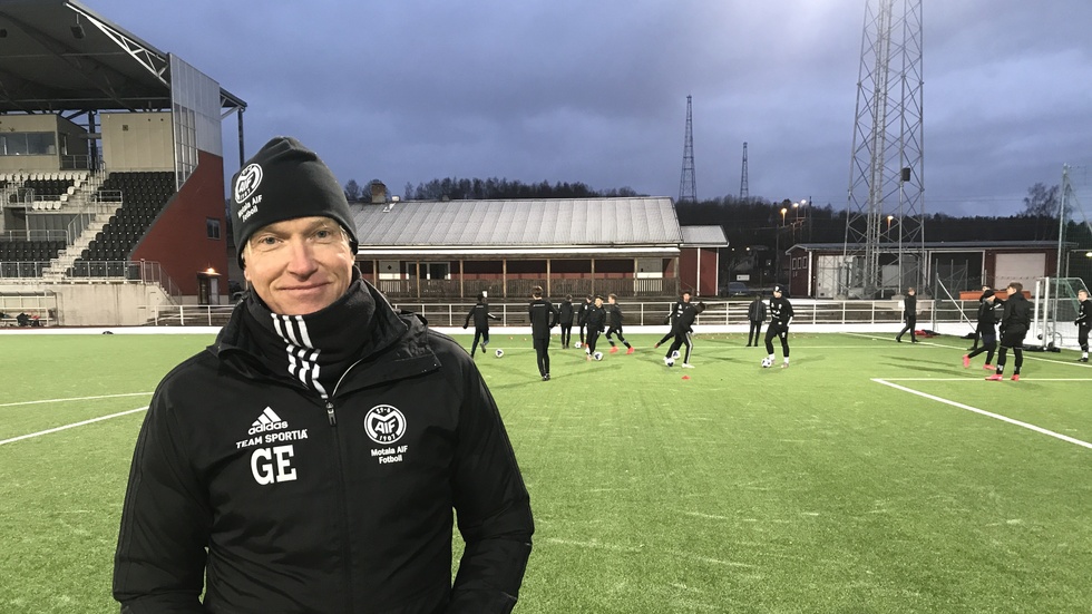 Göran Ekh är tillbaka i Motala AIF:s ledarstab i division 2, åtminstone fram till sommaruppehållet. Det var tänkt att han skulle varit med som assisterande tränare redan från början, men tidsbrist kom emellan.