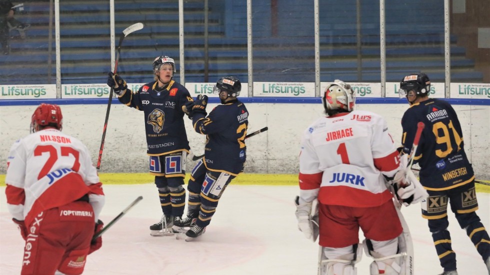 Backen Martin Lindberg iklädde sig den ovana rollen som målskytt.