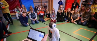 Robot populär hos frågvisa elever