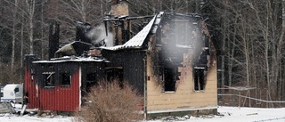 Barn befaras ha dött i villabranden