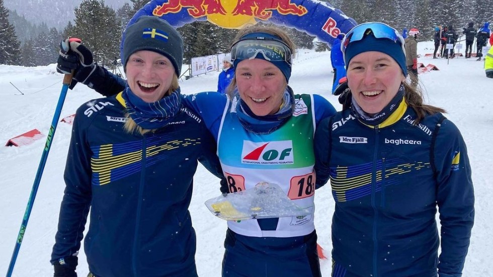 Linda Lindkvist, Lisa Larsen och Evelina Wickbom fixade ett EM-silver i skidorientering till Sverige på stafetten.