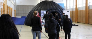 Turnerande biodome visar klimatets följder