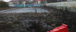 Därför förfaller tomten på Promenaden