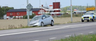 Bilist körde in i stolpe