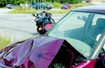 Motorcykel 
kolliderade 
med bil på E22