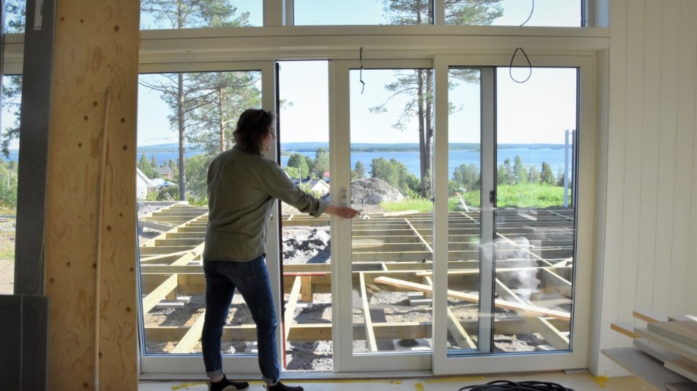 Kristina har valt stora fönster för att bland annat ta vara på ljuset.