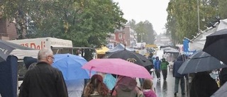 Regnig start på marknaden