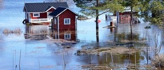 Trots varningar - här tas översvämningen med ro