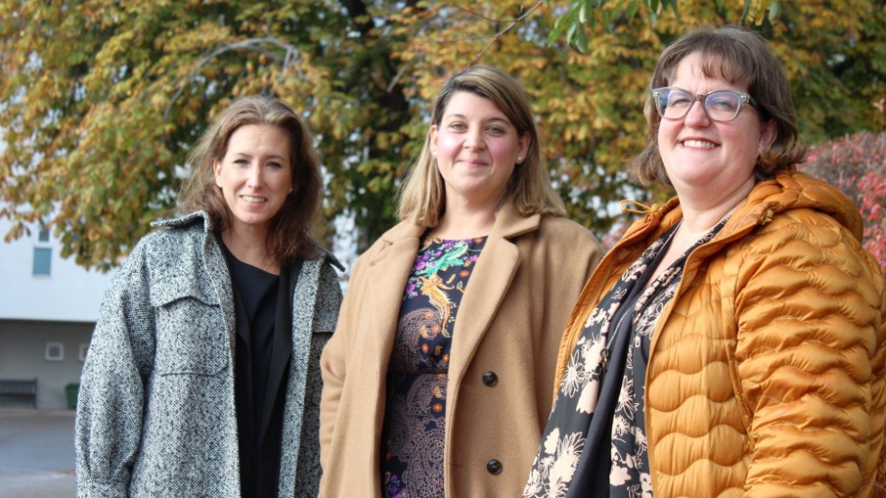 Lena Granath (V), Angelica Katsanidou (S) och Karin Helmersson (C) och deras kollegor i regionstyrelsen har tagit fram sin första gemensamma budget, som ska upp på bordet på veckans regionfullmäktige.