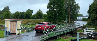 Nu rullar trafiken över bron – men tidsfråga innan den stängs igen