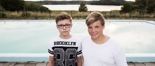 Oskar och Emanuel räddade livet på man i pool – hörde plötsligt "He can't swim, he can't swim!"