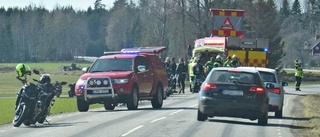 Två personer förda till sjukhus efter mc-olycka