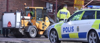 Person påkörd av lastmaskin vid skola