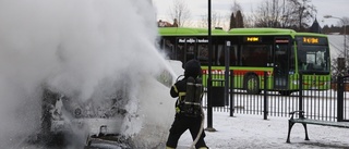 Turistbuss i Eskilstuna fattade eld – brann i motor och klädsel