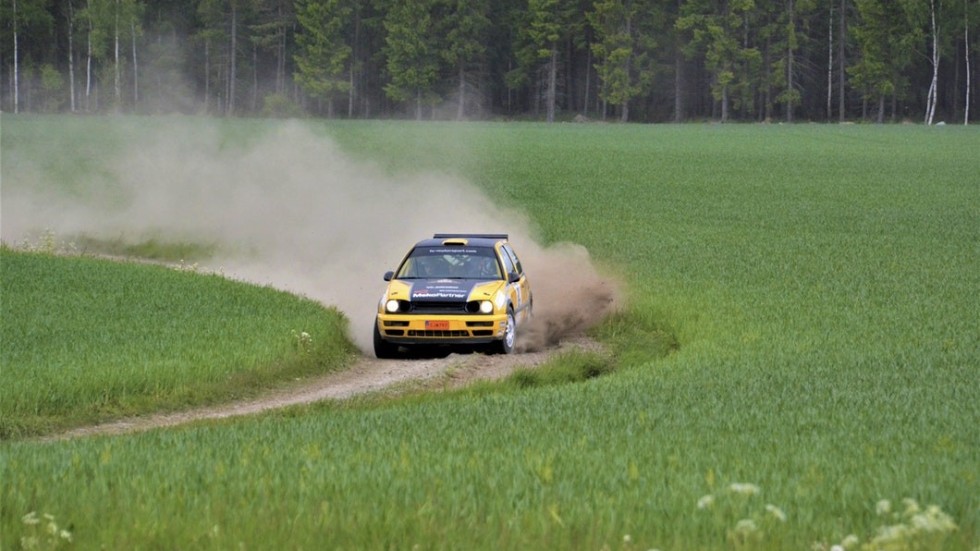 Fredrik Eriksson fortsätter att hålla hög fart i rallybilen. I Gästabudstrofén kom ytterligare en framgång.