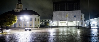 Hissade nazistflagga på Stora torget i Nyköping