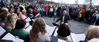 Våren välkomnades med valborgskonsert och fackeltåg