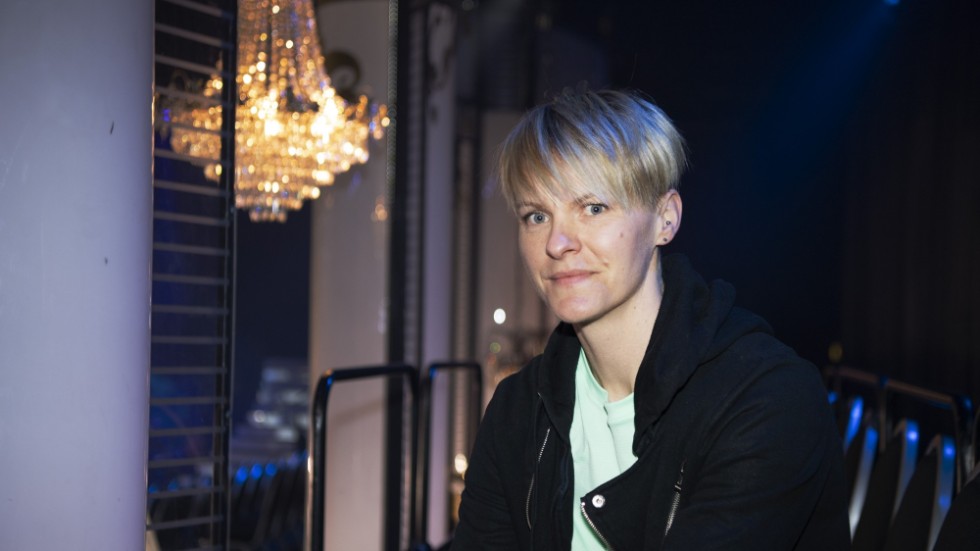 Före detta fotbollsproffset Nilla Fischer kämpar med självförtroendet och nerverna inför andra programmet av "Let's dance".