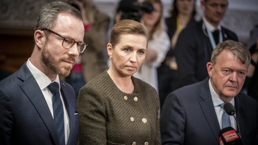 Danmarks statsminister Mette Frederiksen (S) tillsammans med försvarsminister Jakob Ellemann-Jensen (Venstre) och utrikesminister Lars Løkke Rasmussen (Moderaterne). Arkivbild.
