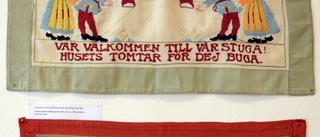 Utställning med textil text