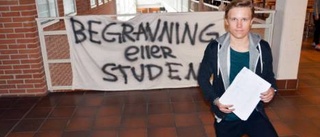 Studenter protesterar mot nya avslutningsplaner