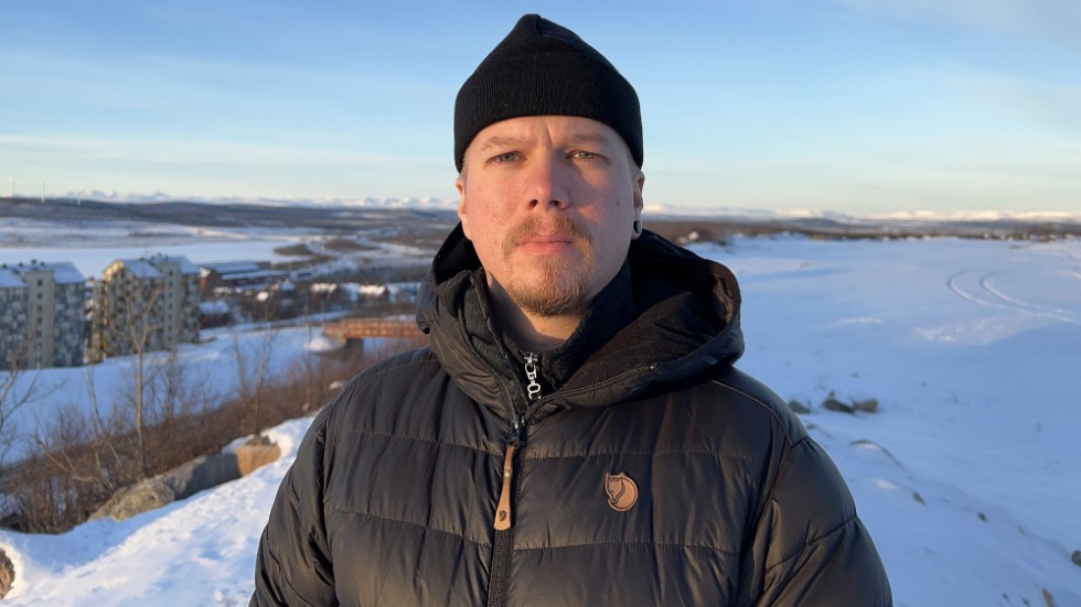 August Tapojärvi är besviken över att det egna fackförbundet i avtalsrörelsen ställer sig bakom krav som innebär en reallönesänkning. 