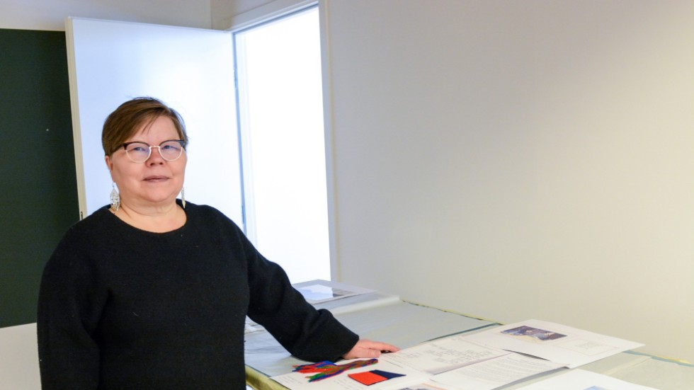 Ett omfattande arbete ligger bakom Katarina Pirak Sikkus utställning "Dollet almmiravdii – Bortåt himlens rand" som visas på Havremgasinet under våren.