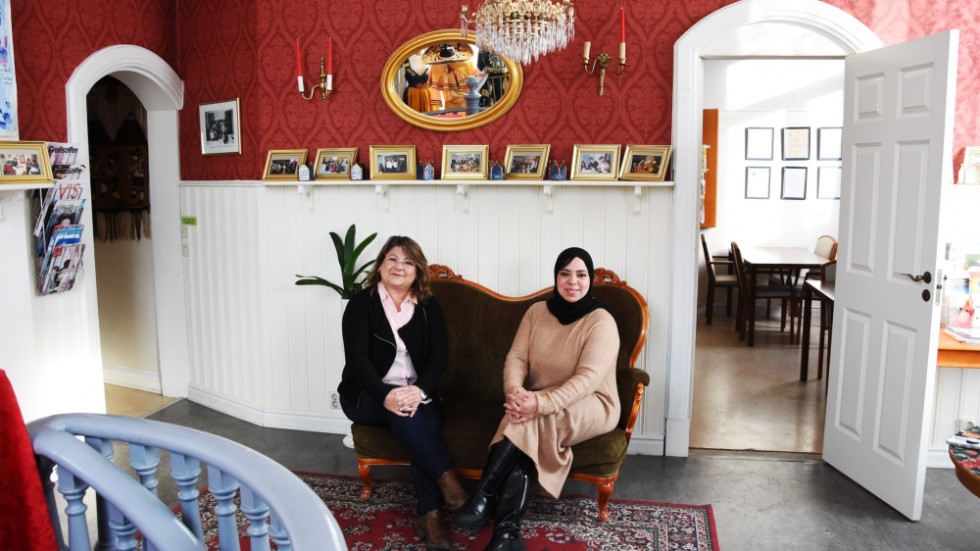 Lorena Cruz och Insaf Sofri på Esperanza, den förening i Luleå där Lorena jobbat i över tio år med kvinnors rättigheter. Imorgon firar de Internationella kvinnordagen här tillsammans med flera andra. "Och på kvällen går vi på damernas basketmatch ihop ett helt gäng, det ska bli roligt. Vi kommer även ha en monter där så fler får veta vad vår verksamhet handlar om", säger Lorena Cruz.