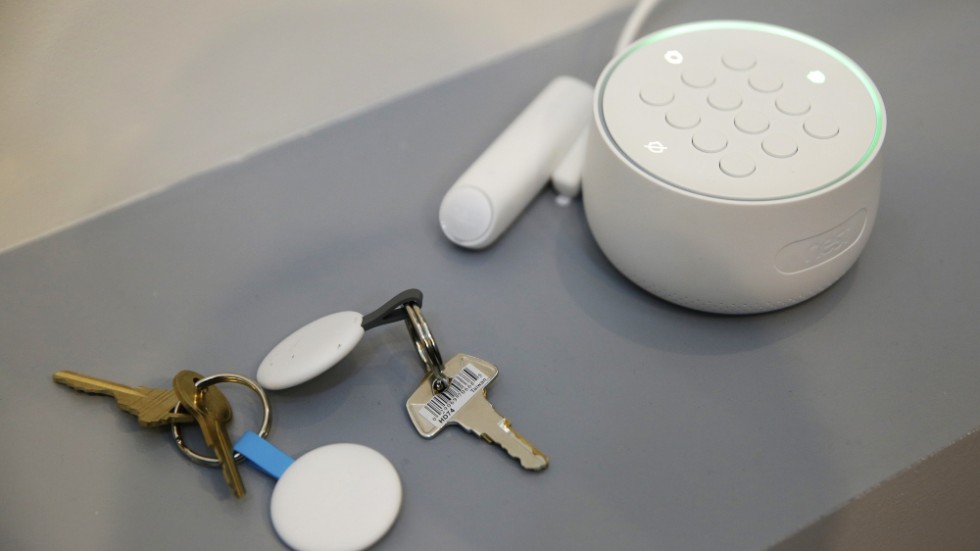 Ett smart larmsystem. Nästan hälften av svenska hushåll har smarta enheter i hemmet och många av dem riskerar att hackas, enligt Stöldskyddsföreningen. Arkivbild.