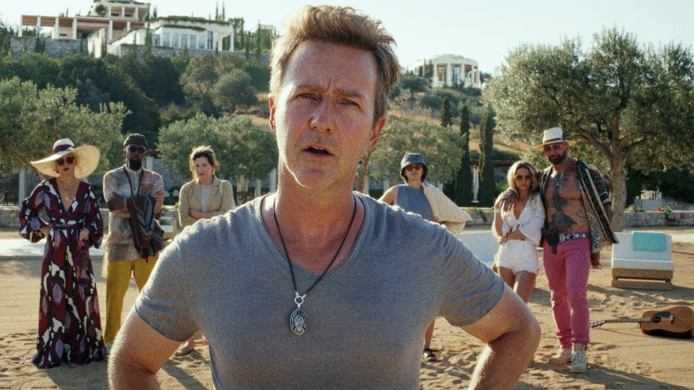 Rian Johnsons hyllade "Knives out"-uppföljare "Glass onion" har Edward Norton i en av rollerna.
