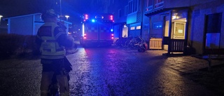 Eldade i trapphuset – polisen utreder försök till mordbrand