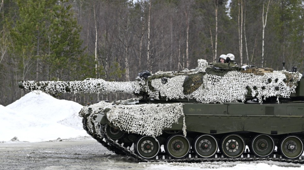 En finländsk stridsvagn av typen Leopard 2A4. Arkivbild.