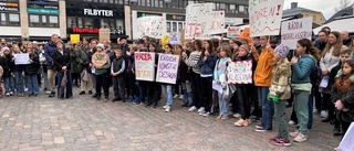 Ett hundratal protesterade mot förändrad klassindelning