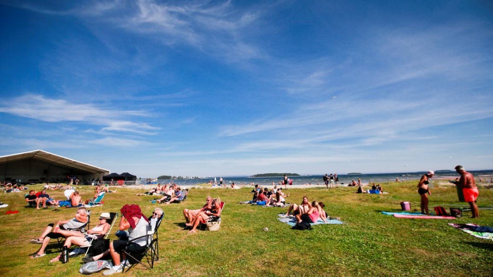 Det var en varm dag som lockade många besökare till stranden.