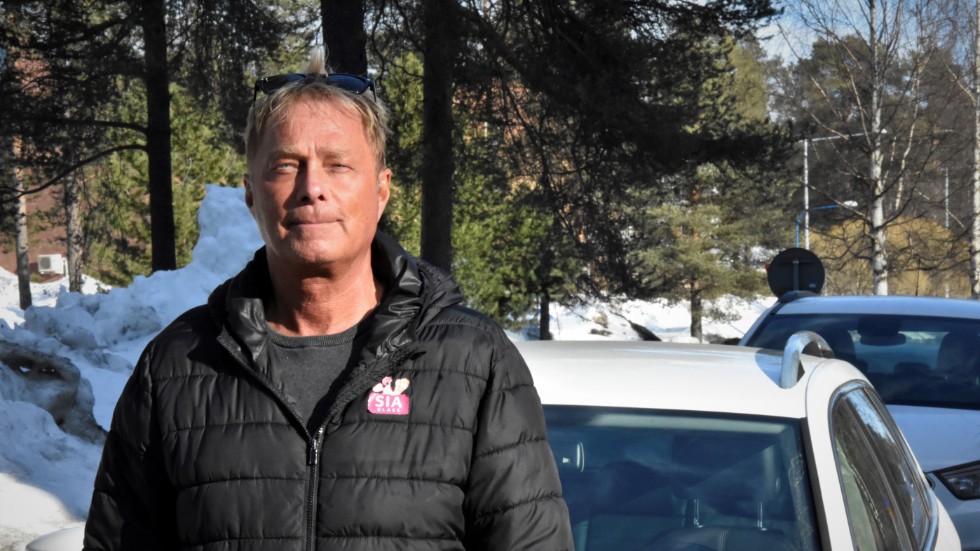 Tommy Strand är villig att betala för parkering åt sina besökande gäster.