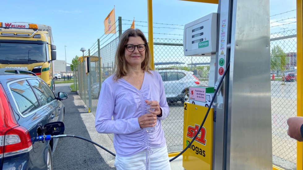 Maria Hörnell kan nu tanka på hemmaplan i Strängnäs. Tidigare har hon behövt åka till Södertälje eller Eskilstuna.