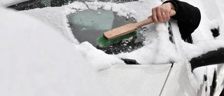 Snö på bilen är en stor trafikfara