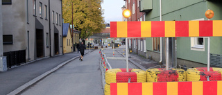 Julklappen till bilisterna på Köpmangatan: Hindret tas bort tidigare än beräknat