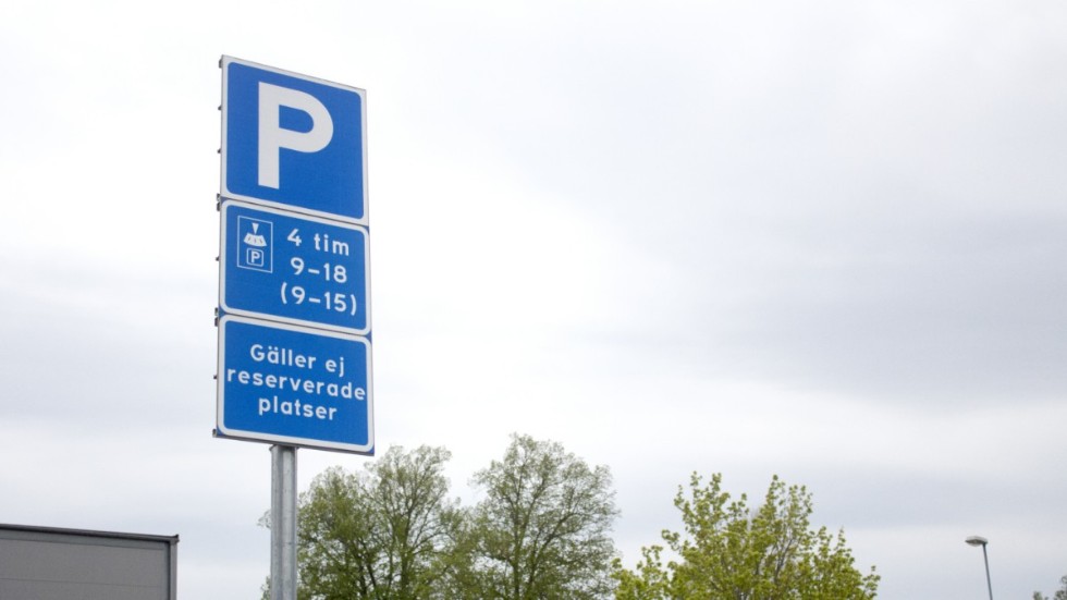 Antalet parkeringsplatser i Fanna är på en rimlig nivå enligt kommunens beräkningar.